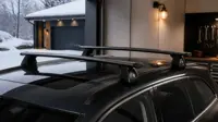 Aerodynamiska takbågar med fötter monterade på en bil